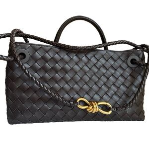 Bottega Veneta Elegant Black Woven Handbag